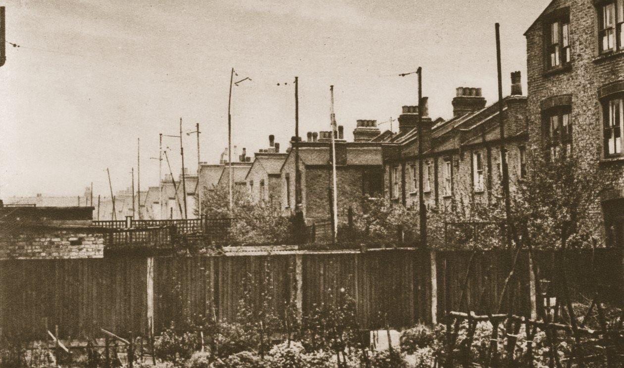The aerials of suburbia, fra Wonderful London, publisert 1926-27 (fotogravyr) av English Photographer