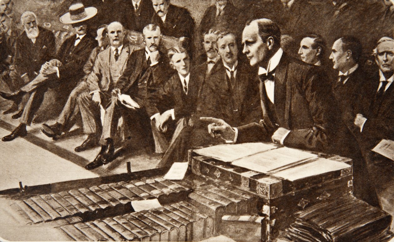 Faredagen er for sent for forberedelse: Mr Churchill, som førsteherre av Admiralitetet, avgir sin betydningsfulle uttalelse om sjøpolitikk i Underhuset, 22. juli 1912, fra The Illustrate av English Photographer