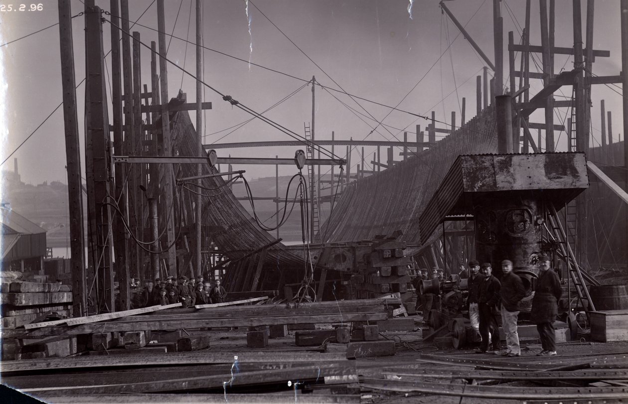 Den isbrytende togfergedamperen SS Baikal i ramme under bygging av Sir W.G. Armstrong Mitchell og Co. Ltd., ved Low Walker verft, Newcastle upon Tyne i 1896 av English Photographer