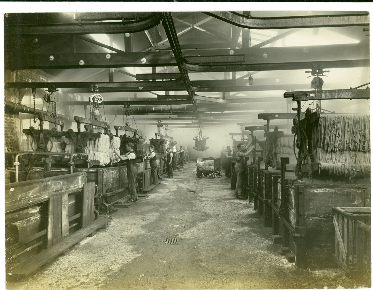 Det gamle fargehuset, teppefabrikken, 1923 av English Photographer