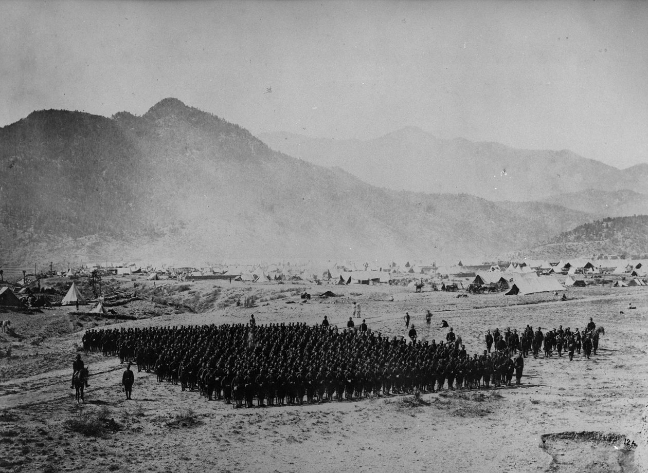 Tropper i formasjon under den andre anglo-afghanske krigen, 1878-80 av English Photographer