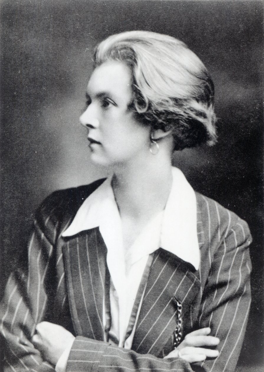 A Vincenzo, Lady Troubridge, ca. 1915 av English Photographer