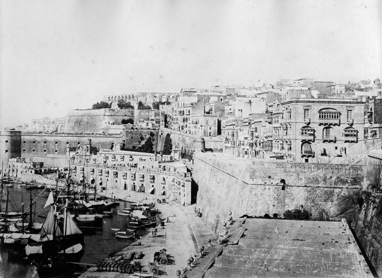 Valetta fra Nedre Baracca, Malta, ca. 1880-83 av English Photographer