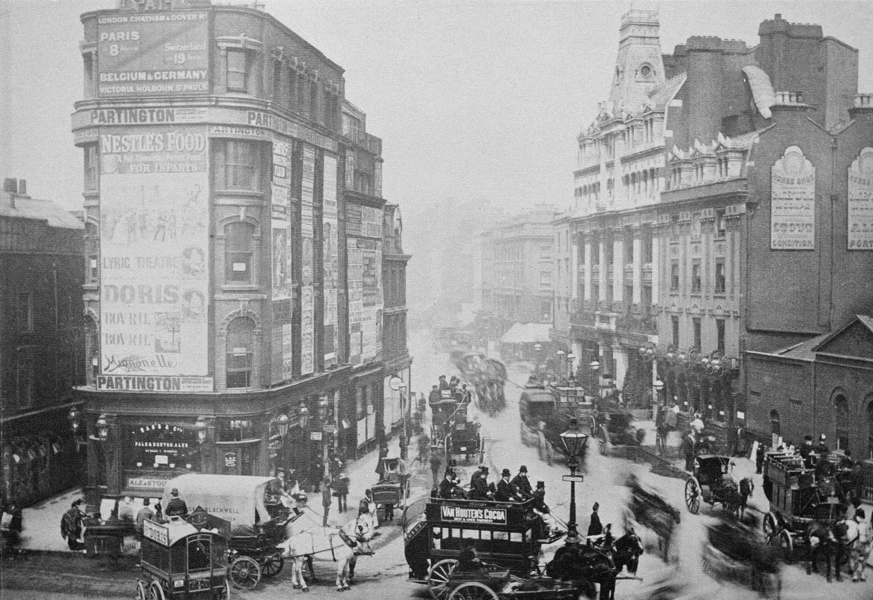 Utsikt over Tottenham Court Road, ca. 1885 av English Photographer