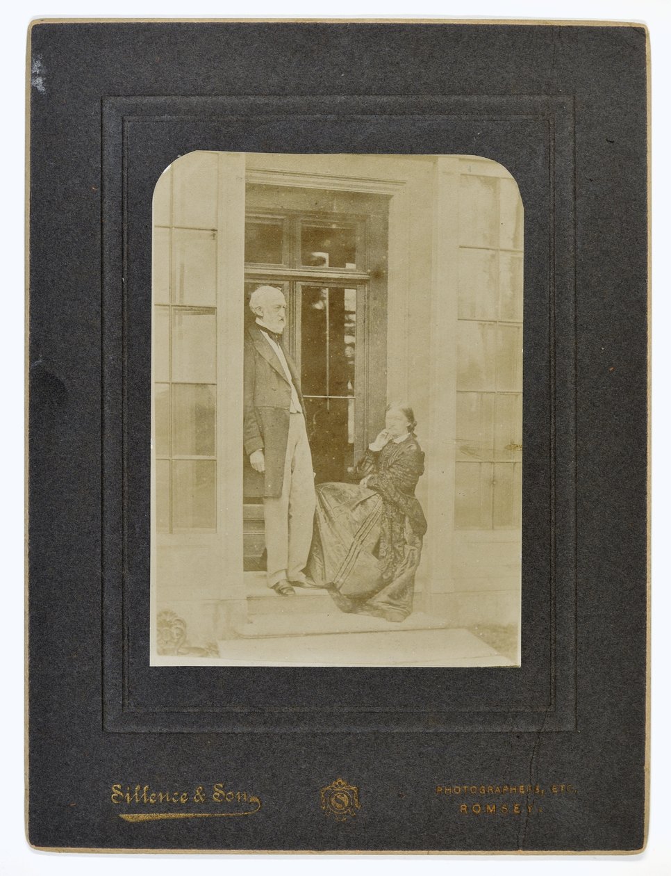 VI. Nightingale og Frances Parthenope, Lady Verney, ca. 1870 av English Photographer