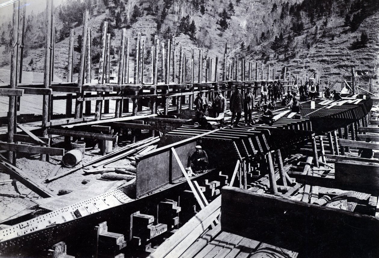 Hagenr. 647, Baikal. Viser den isbrytende togfergedamperen Baikal under bygging ved Baikalsjøen, 1896 av English Photographer