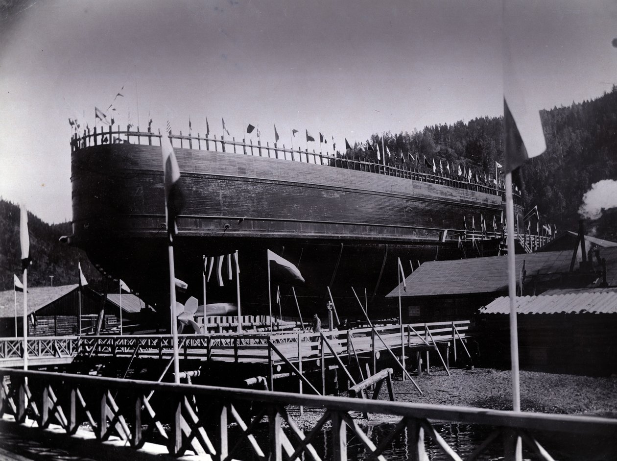 Hagenr. 647, Baikal. Viser den isbrytende togfergedamperen Baikal klar for sjøsetting i Baikalsjøen, 1896 av English Photographer