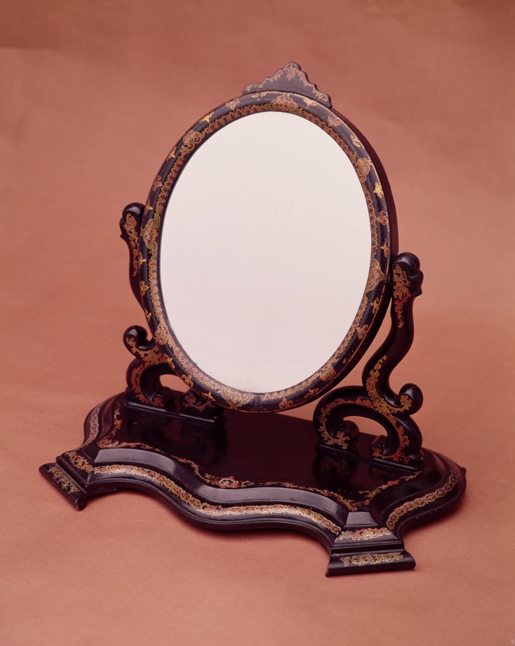 Forgylt malt pappmache speil, ca. 1890 av English School