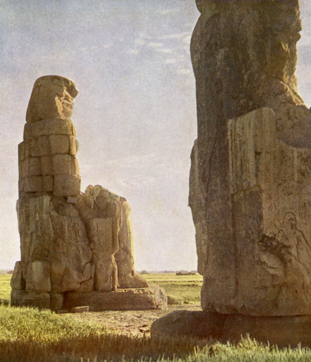 Kolosser av Memnon ved daggry. av English Photographer