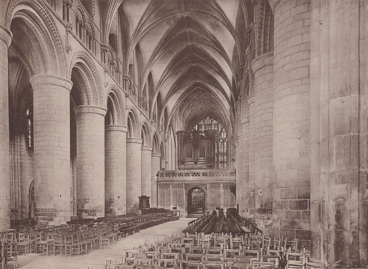 Gloucester: The Cathedral, Nave East (s/hvitt bilde) av English Photographer