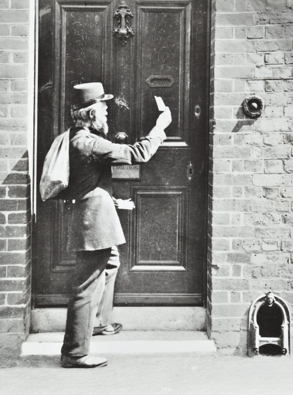 Postbud i King William Walk, Greenwich, 1885 av English Photographer