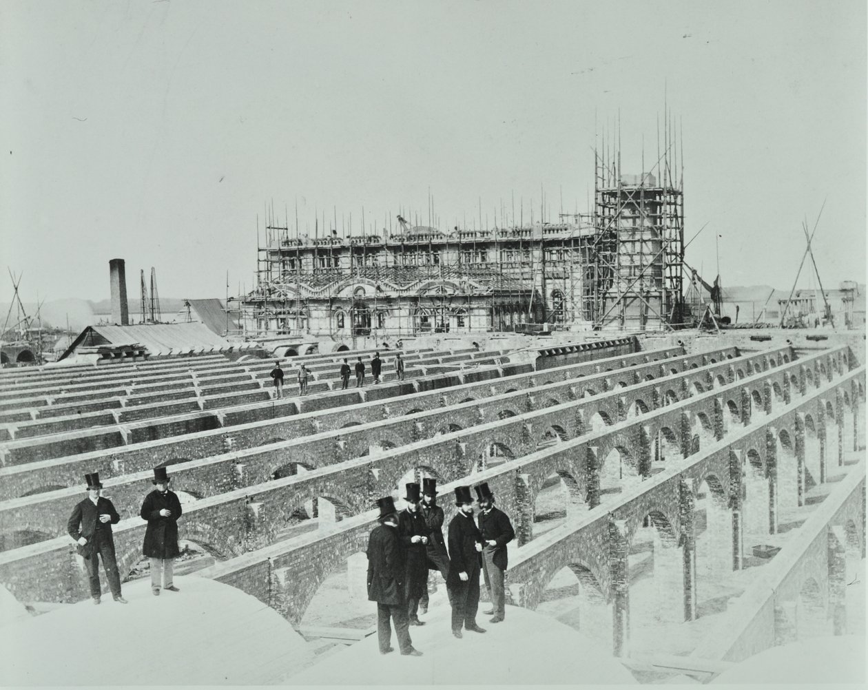Southern Outfall Sewer, Crossness: bygningsdrift, 1865 av English Photographer