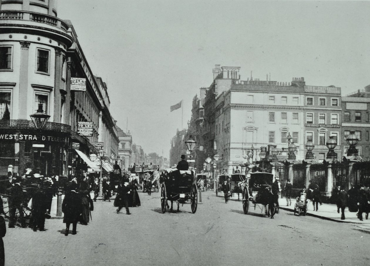 The Strand (West), 1895 av English Photographer