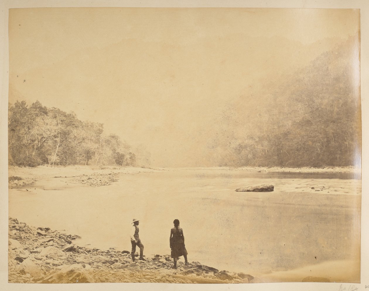 Teestaen på Bheerkotee.  Utsikt over Darjeeling. 1870-tallet av English Photographer