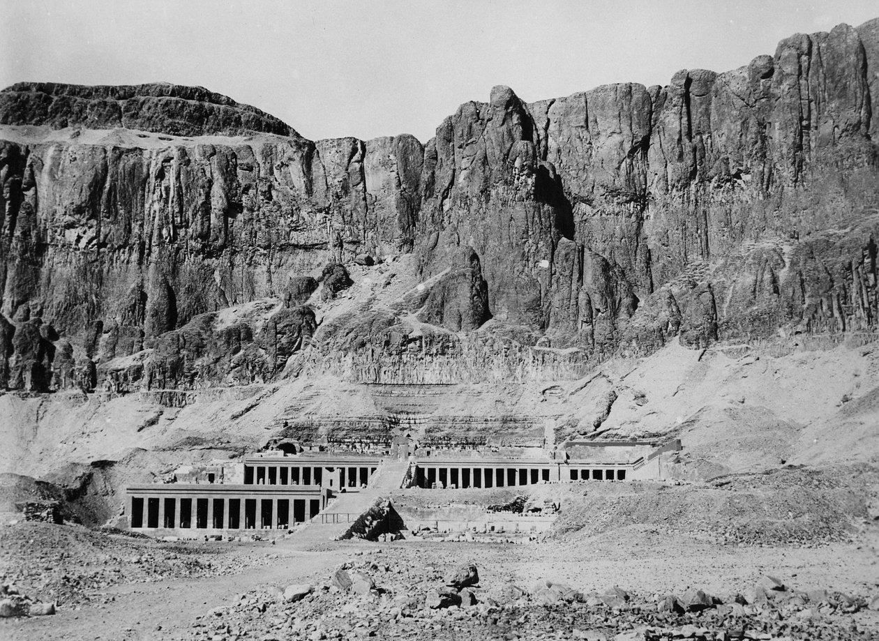 The Temple of Queen Hatshepset, ca. 1904-05 av English Photographer