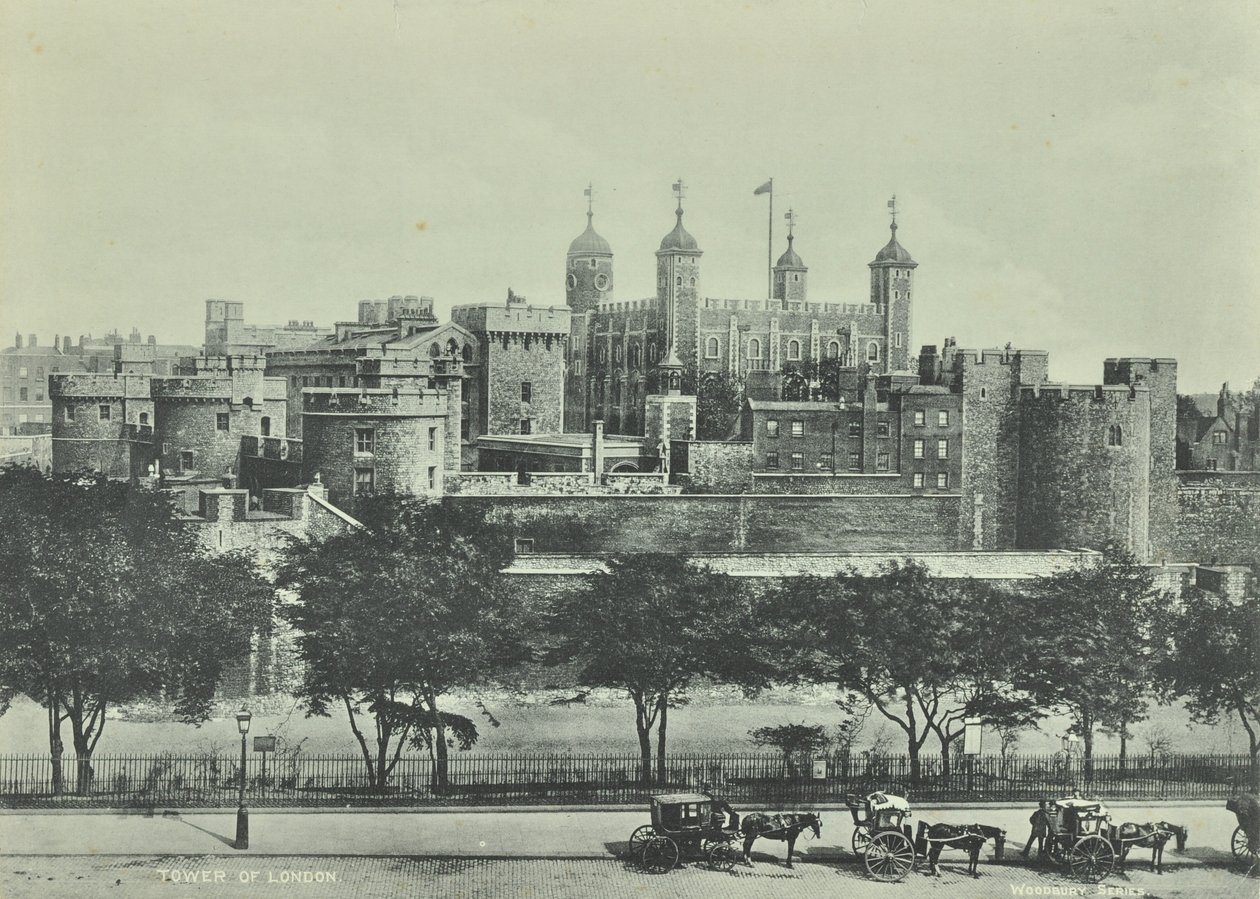 Tower of London, Tower Hill, 1890 av English Photographer