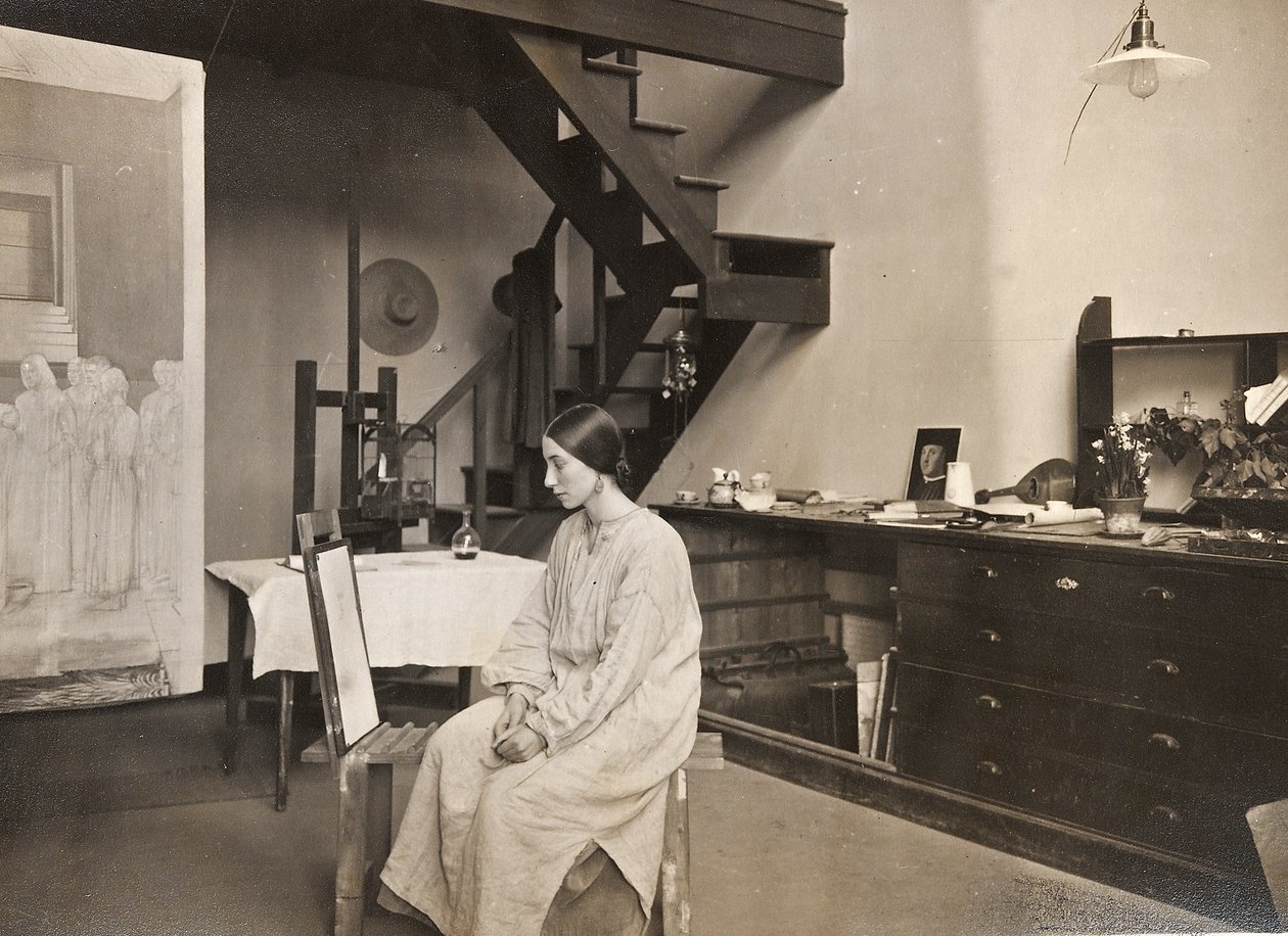 Winifred Knights i studioet hennes av English Photographer