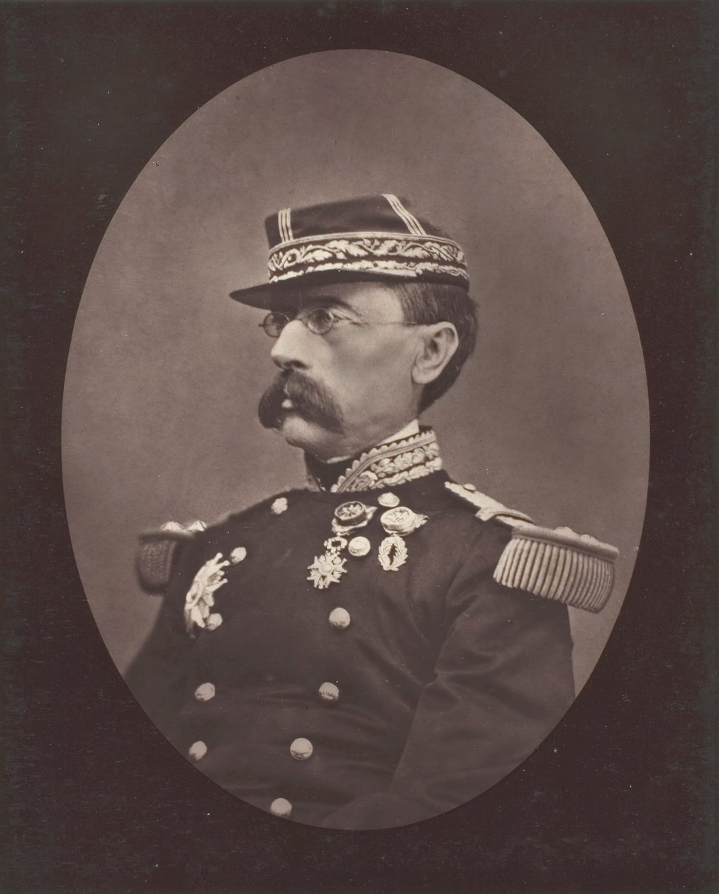 Louis-Léon-César Faidherbe, ca. 1876. av Etienne Carjat