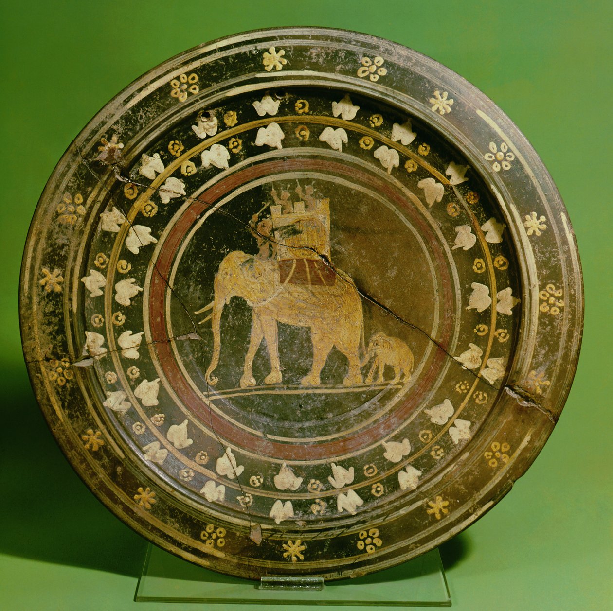 Rett som viser en elefant brukt i krig mot karthagerne (keramikk) av Etruscan