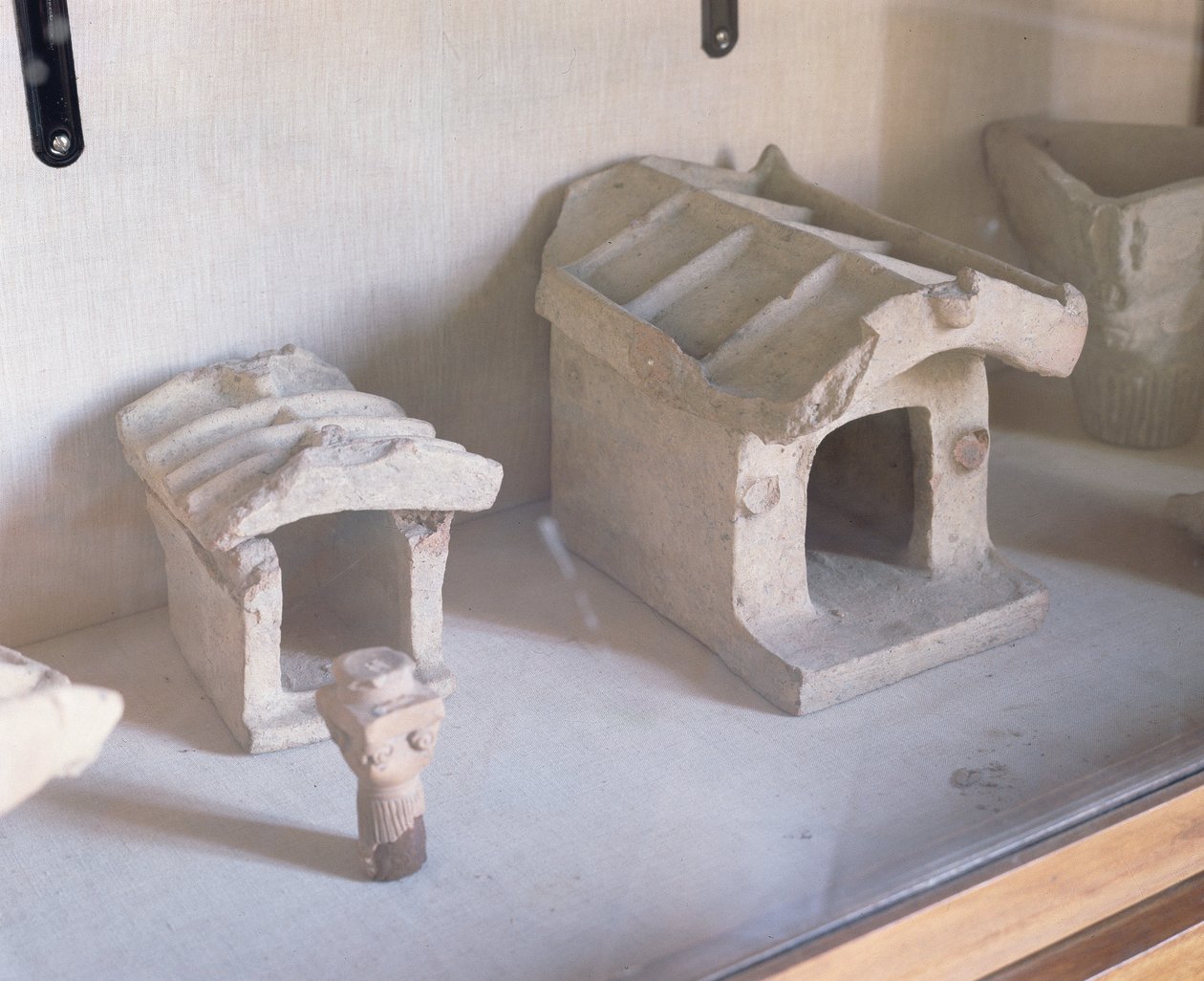 Begravelsesurner (leire) av Etruscan