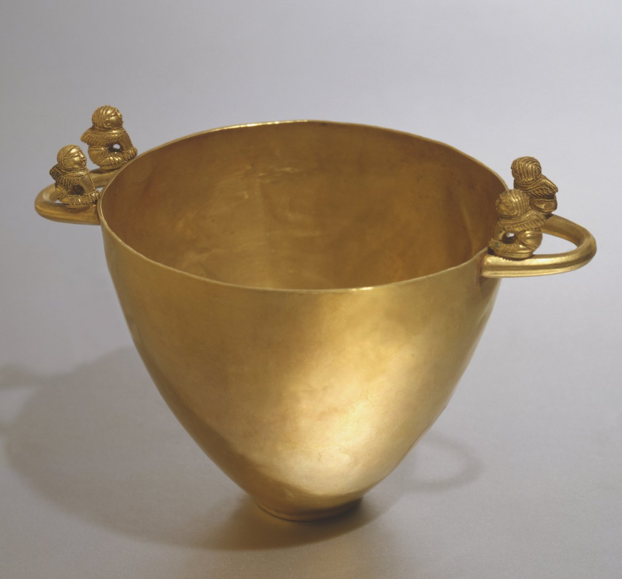 Skyphos fra Palestrina (gull) av Etruscan