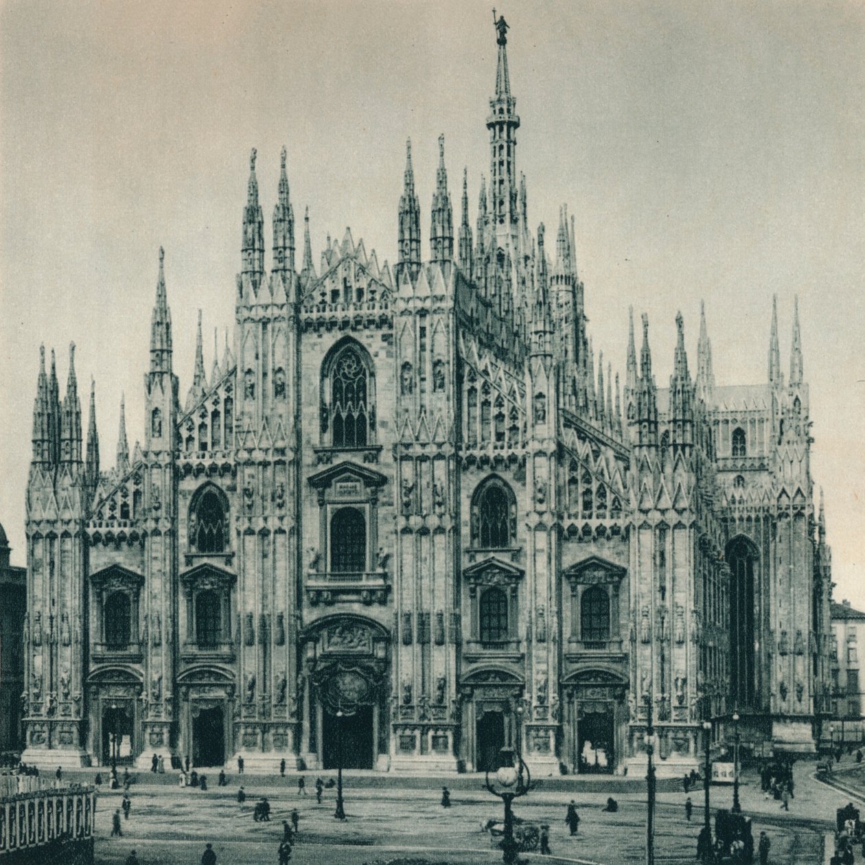 Fasade til Duomo, Milano, Italia, 1927 av Eugen Poppel