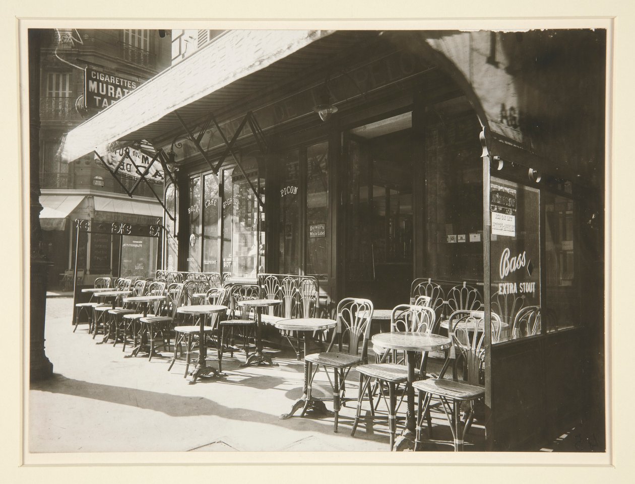 Kaffe? - Avenue of the Great Army av Eugène Atget