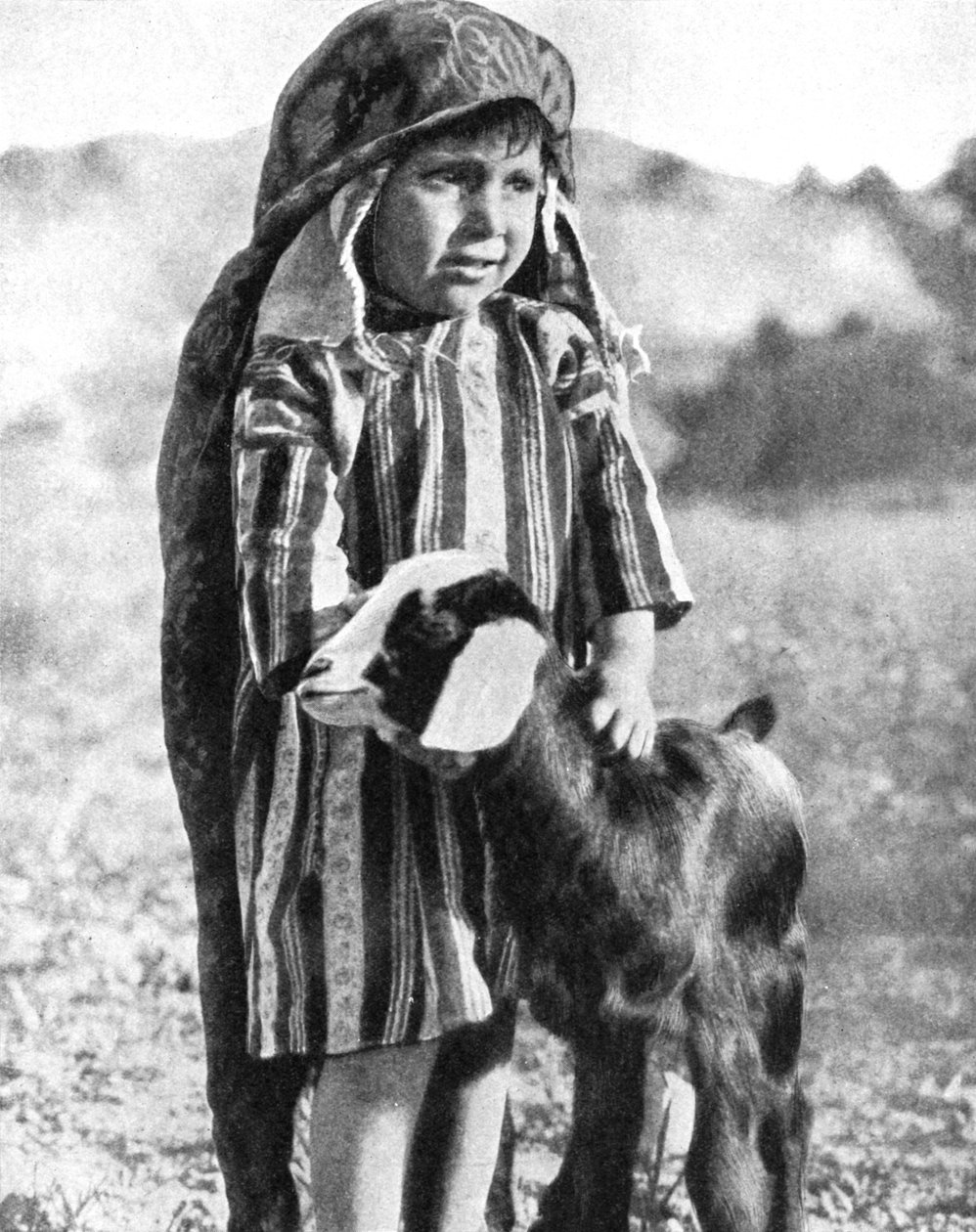 Tunisisk gutt i Sahara-ørkenen, 1936. av Ewing Galloway