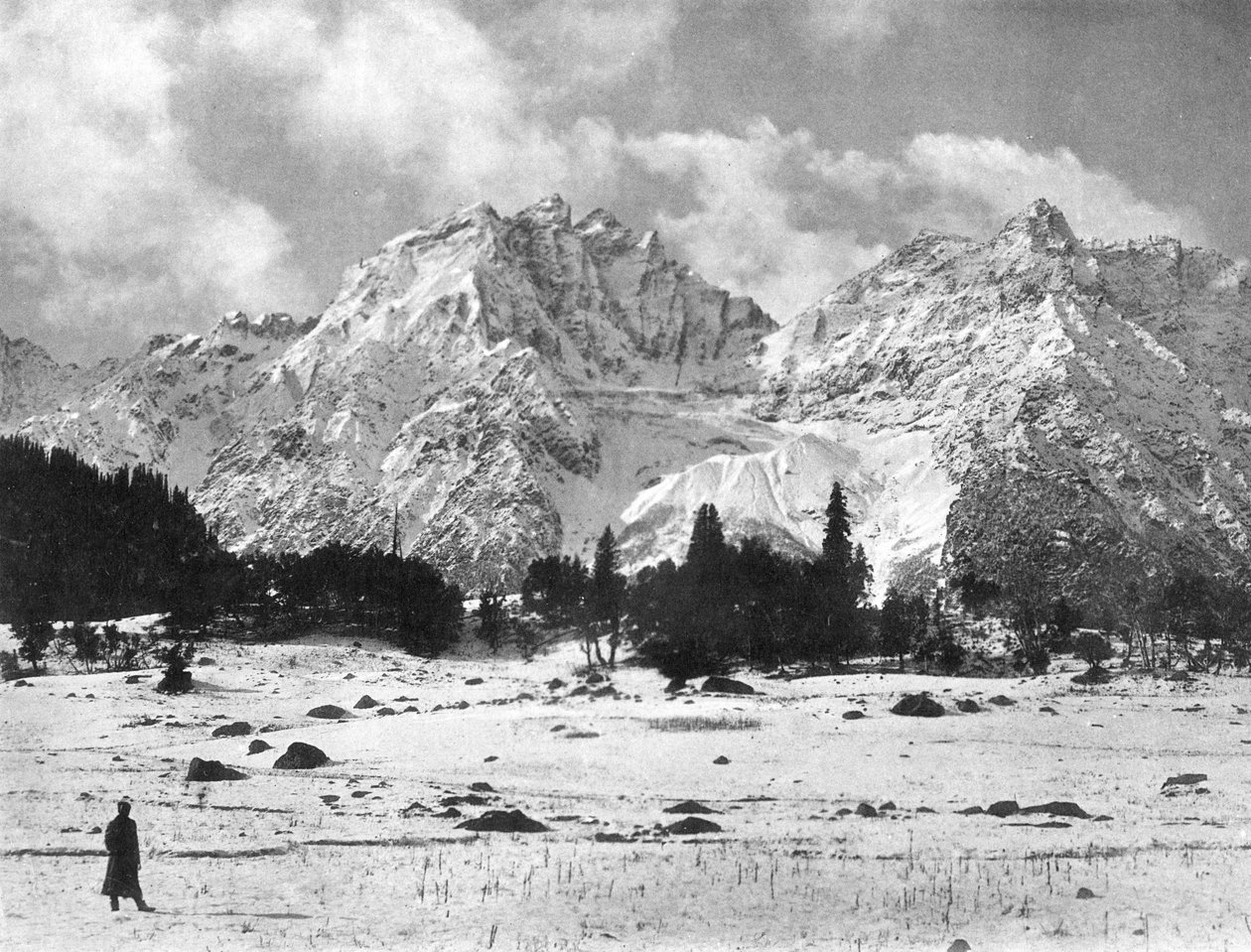 Sonamarg-fjellene, Kashmir, India, tidlig på 1900-tallet. av F. Bremner