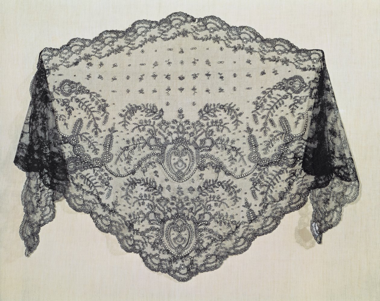 Sjal, Puy verksted, ca. 1850 (blonder) av Falcon
