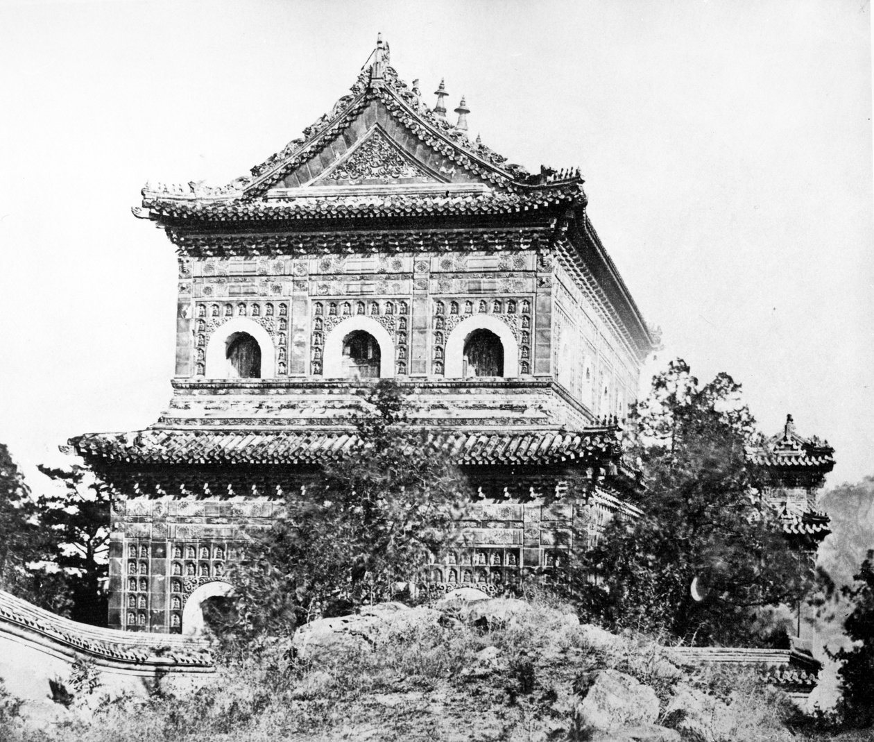 Visdomshavets tempel ved sommerpalasset, Beijing, 1860 av Felice Beato