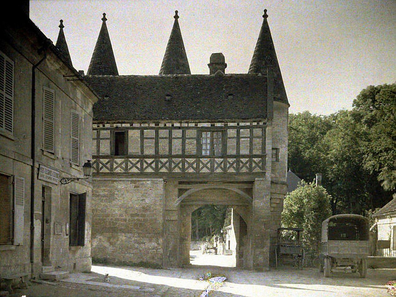 Gammelt hus i Longpont, Aisne, Frankrike, 1917 (autokrom) av Fernand Cuville