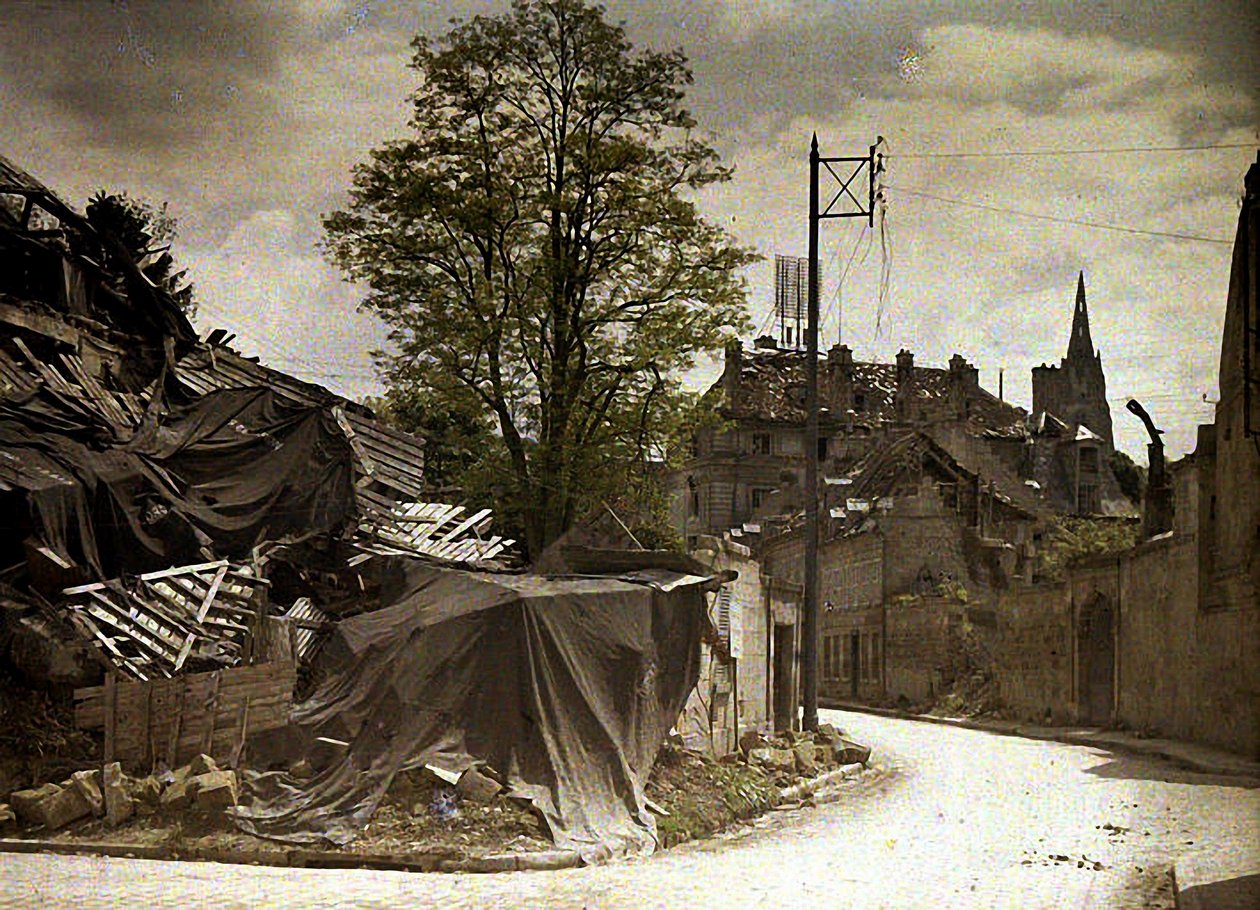 Utsikt over ruiner, Soissons, Aisne, Frankrike, 1917 (autokrom) av Fernand Cuville