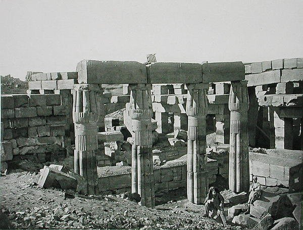 Ruiner ved Karnak, Theben, utgitt ca. 1900 (fotogravyr) av Fils Goupil