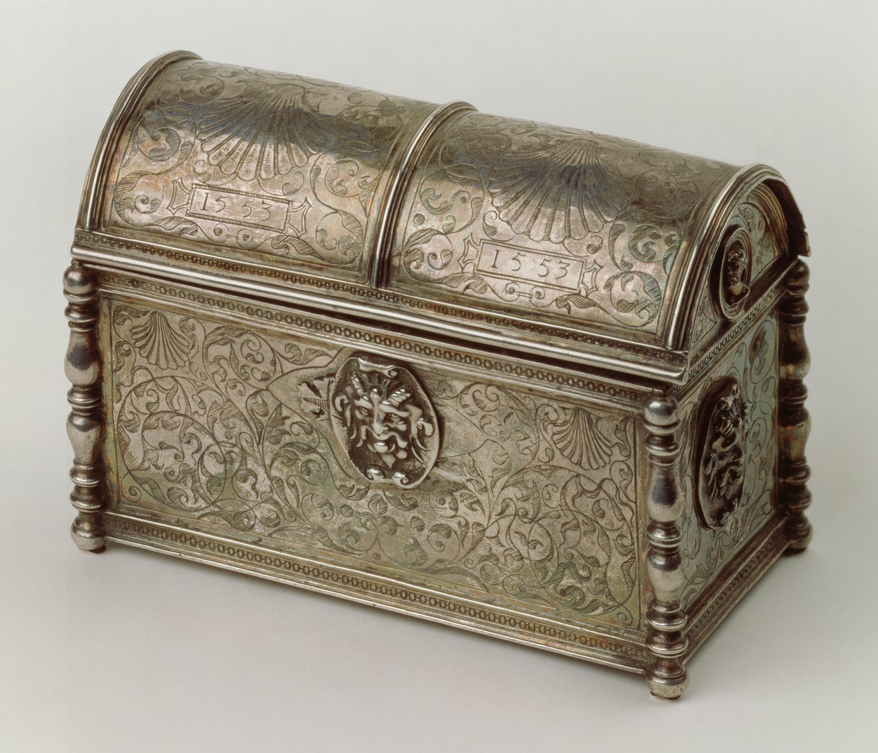 Bryst, 1553 (sølv) av Flemish School