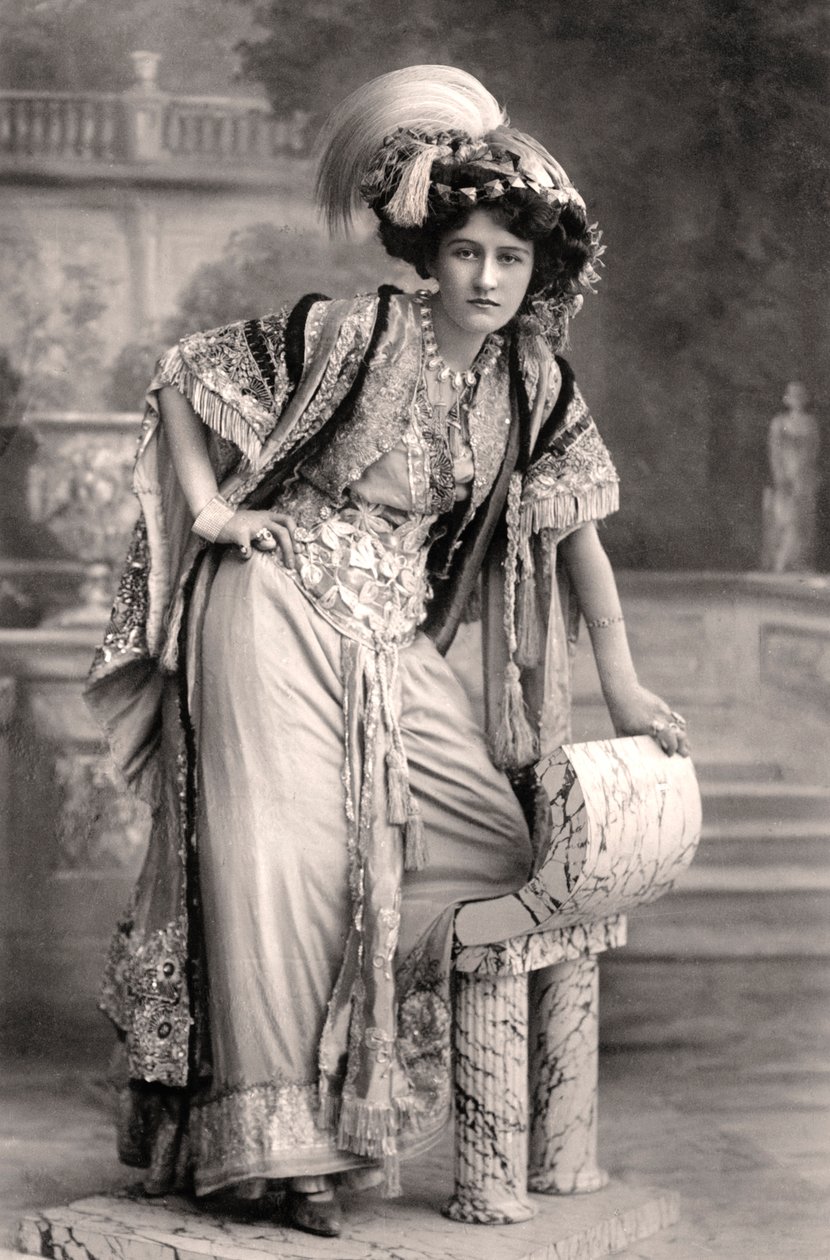 Elizabeth Firth , skuespillerinne, 1908. av Foulsham and Banfield
