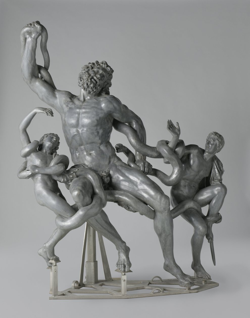 Den trojanske presten Laocoön og sønnene hans kjemper forgjeves mot den kvalt kraften til to sjøormer av Francesco Righetti