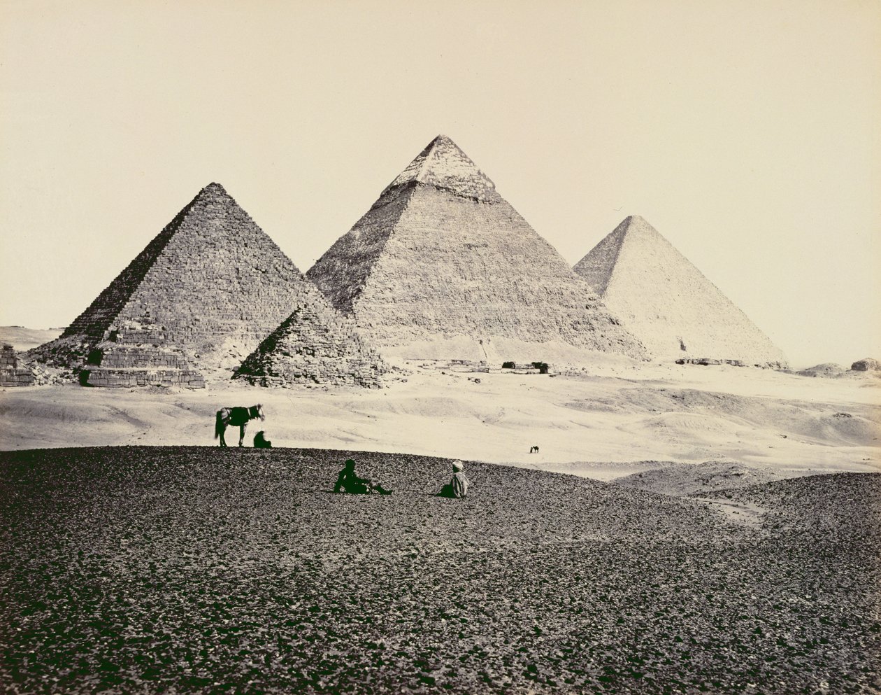 Pyramidene i El-Geezeh fra sørvest, 1858 (sepia-bilde) av Francis Frith