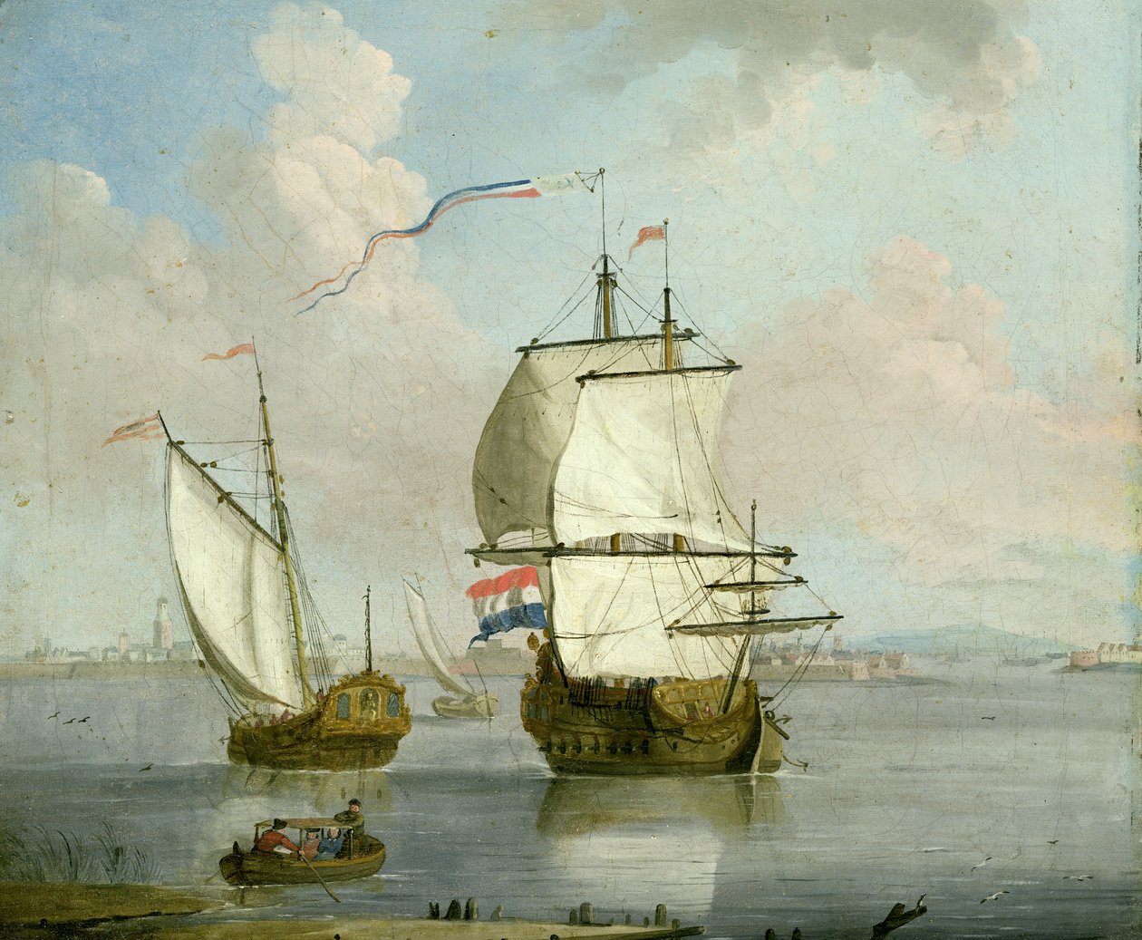 En nederlandsk østindisk mann og en kongelig yacht i et elvemunning med en by utenfor av Francis Swaine