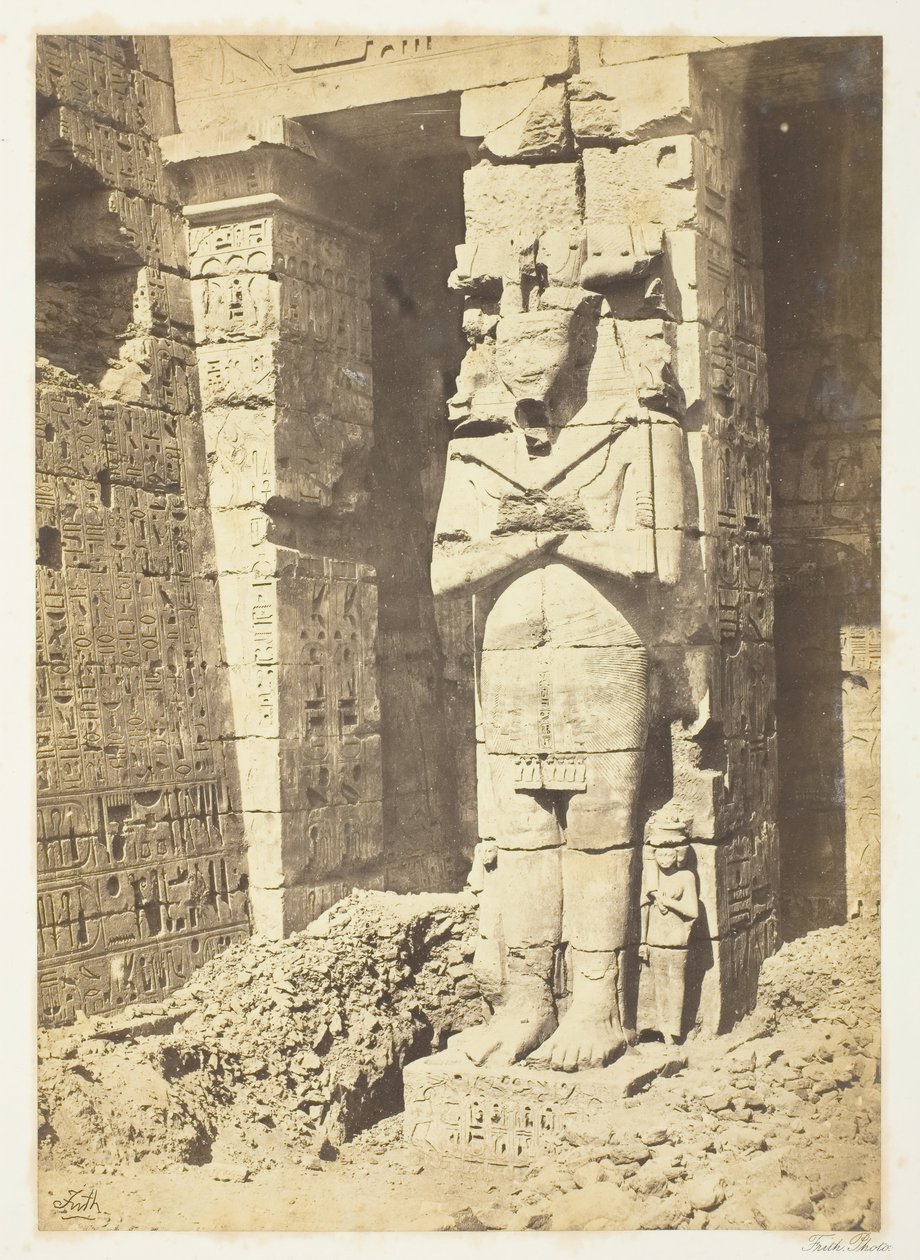 Osirid fyllstoffer på Medinate-Haboo, ca. 1857. av Francis Frith