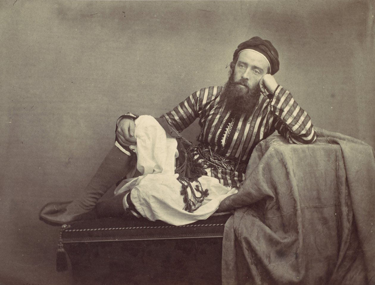 Portrett, tyrkisk sommerdrakt, 1857. av Francis Frith