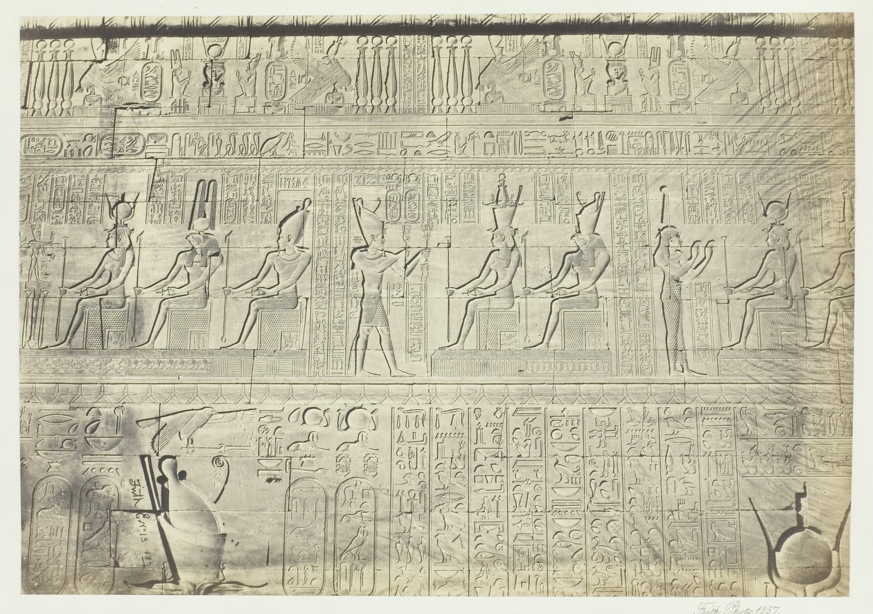 Skulpturer fra ytterveggen, Dendera, 1857. av Francis Frith