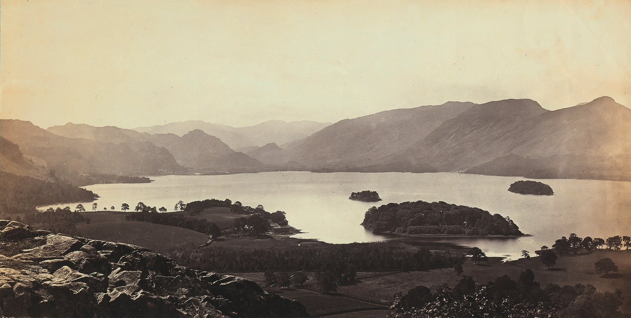 Innsjøen nær Derwentwater i Storbritannia. av Francis Frith