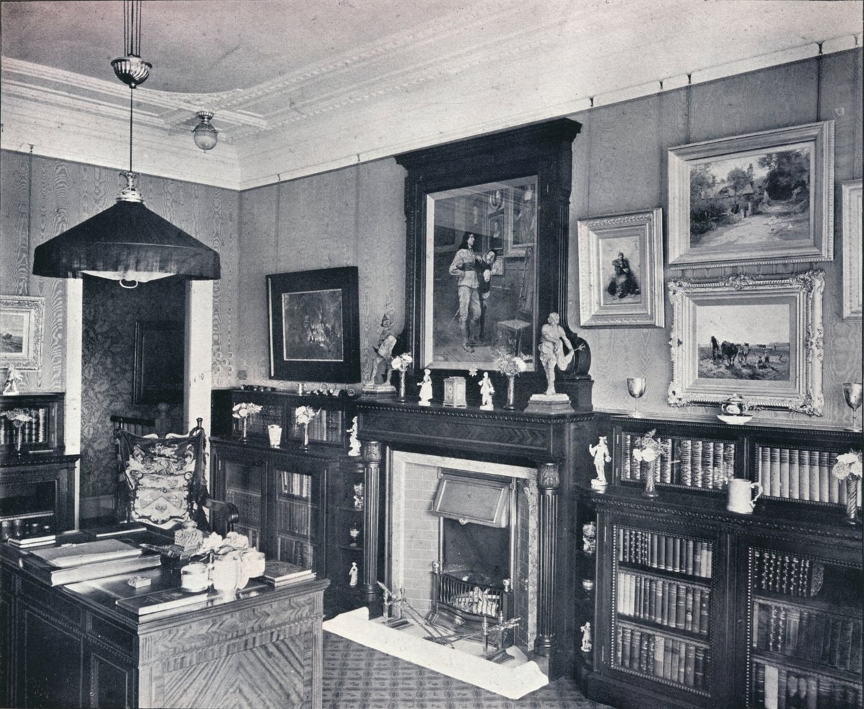 Library of Captain Harvey, Hampstead, c1903 av Frank William Brookman