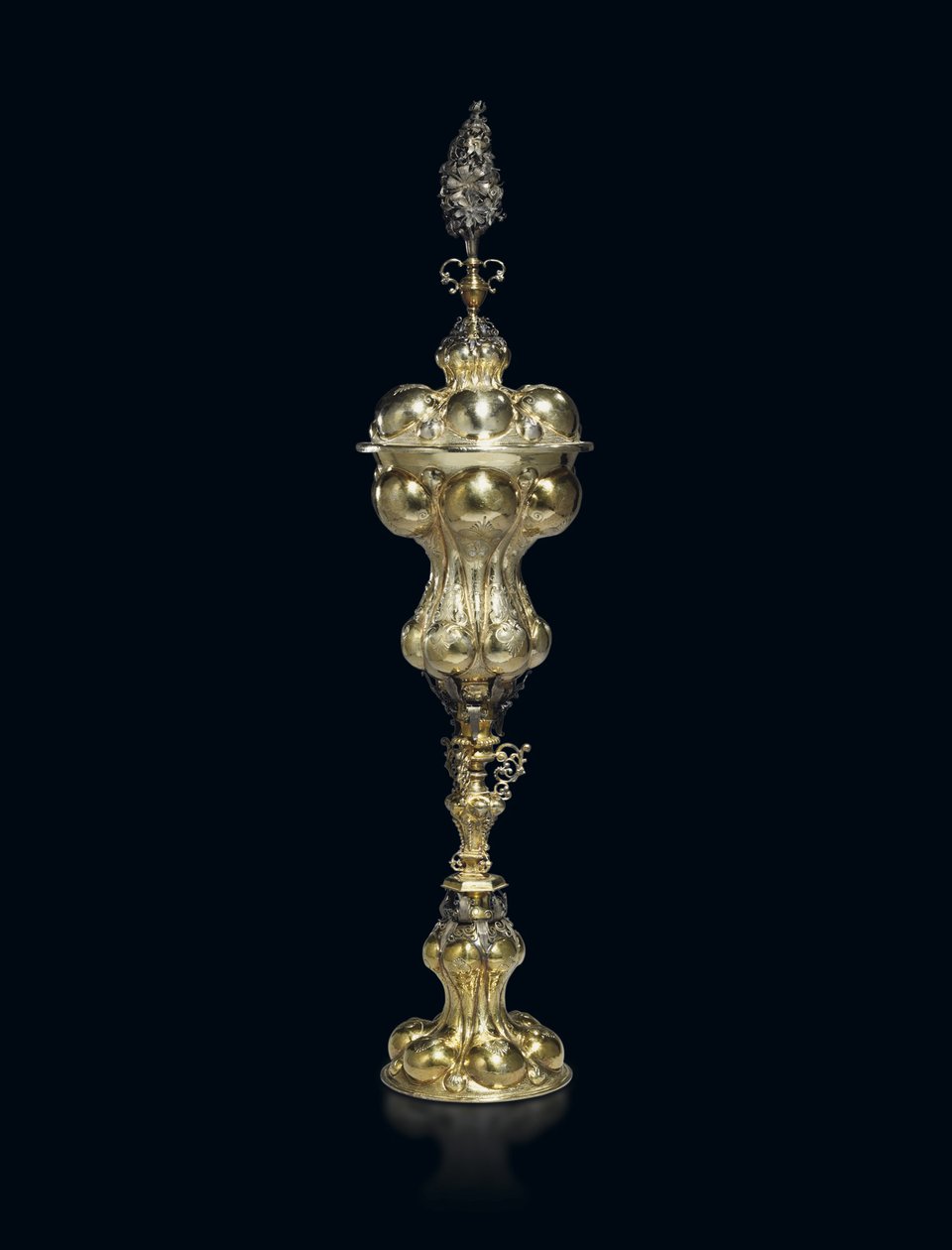 Pakkeforgylt kopp og deksel, 1609-29 av Franz Fischer