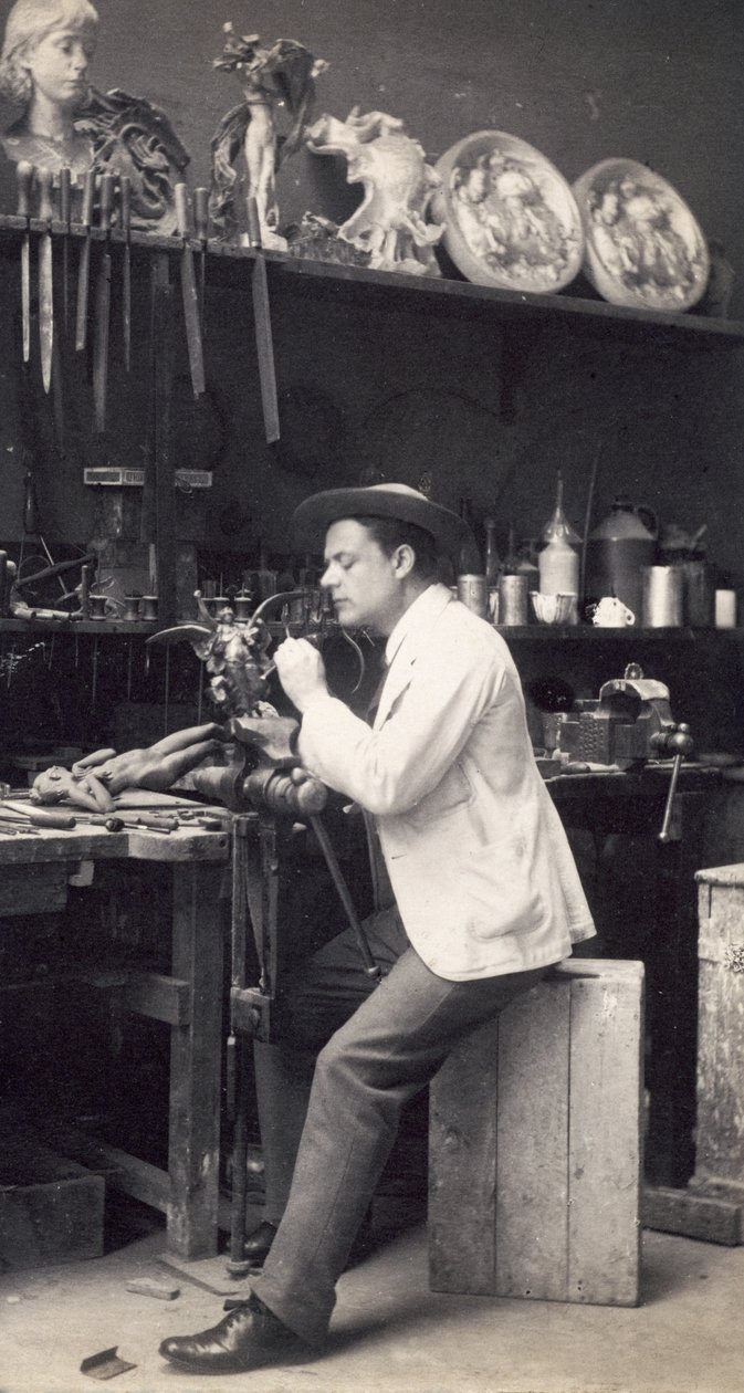 Alfred Gilbert i studioet sitt av Frederick Hollyer