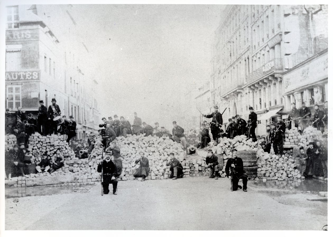 Barrikaden på Rue de Charonne under Paris-kommunen, 18. mars 1871 av French Photographer