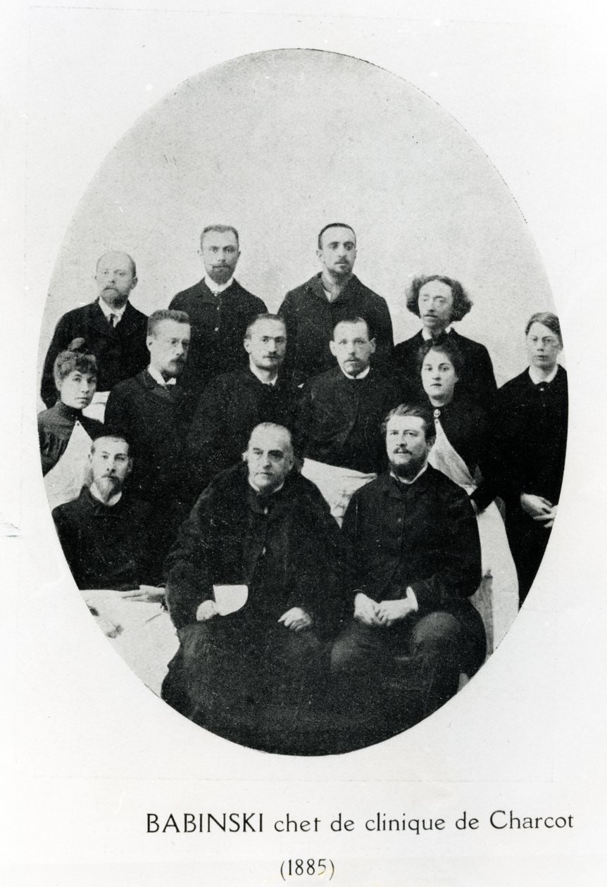 Charcot med sin chef de clinique, Babinski og en gruppe praktikanter og leger ved Salpetrière Hospital, Paris, 1885 av French Photographer