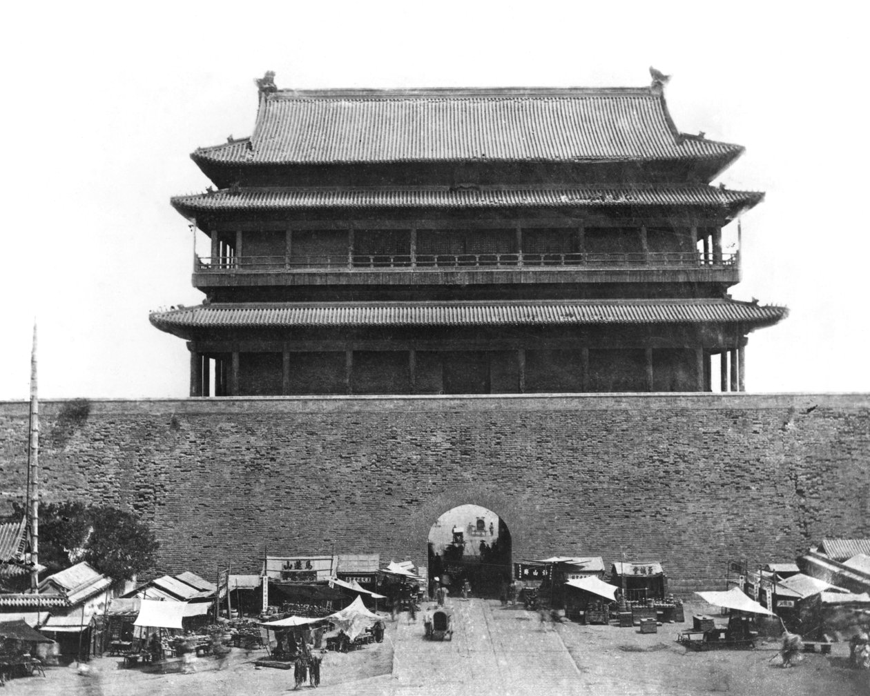 Inngang til den indre veggen, Peking, Kina, ca. 1900 av French Photographer