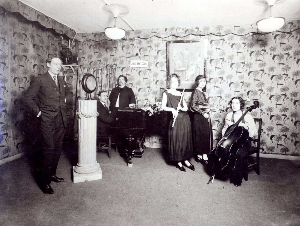 French Radio Recording Studio, ca. 1920-30 av French Photographer